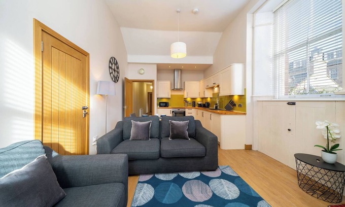 Montrose Apartment | Church House - A Central Montrose 2 bed