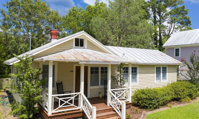 Oriental Cottage | Church Street Cottage In the village of Oriental