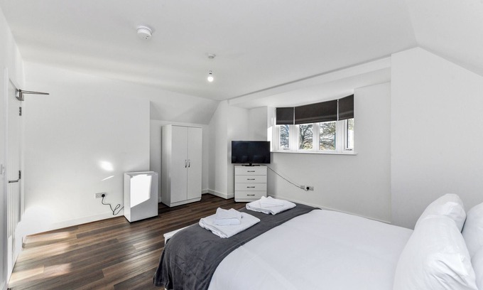 Nottingham Apartment | Church Street Flat 13: Minimalist Studio in Basford