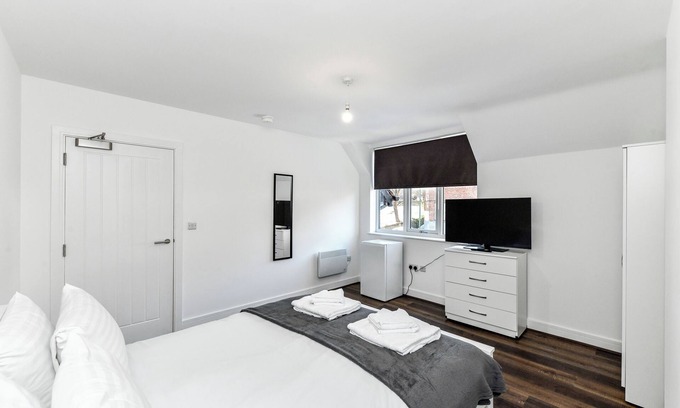 Nottingham Apartment | Church Street Flat 12: Minimalist Studio in Basford