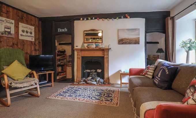 Lyme Regis Cottage | CHURCH VIEW, family friendly, country holiday cottage in Lyme Regis