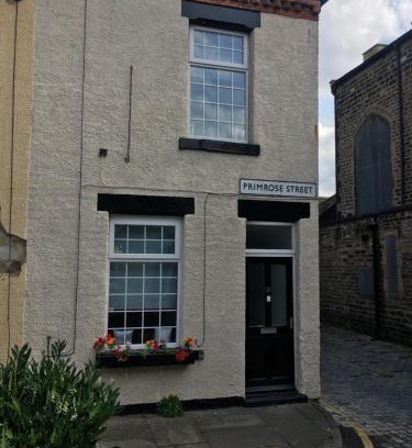 Darlington House | ChurchEndCottage-2BR-Sleeps4-PetsOK-Parking