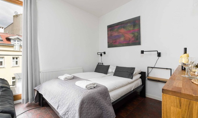 Poznan City Center Apartment | Chwaliszewo 72A | Spacious Studio | For 4 Guests