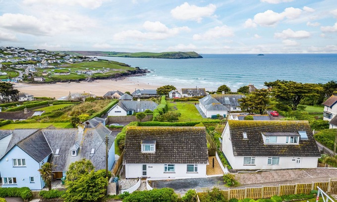 Treator Cottage | CHY-AN-VAR, family friendly, with a garden in Polzeath