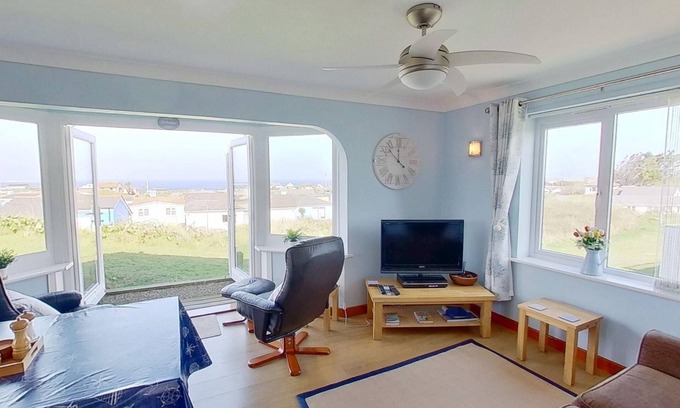 Hayle Apartment | Chyandour is a great place to enjoy sunsets over St. Ives or stargaze the clear Cornish skies