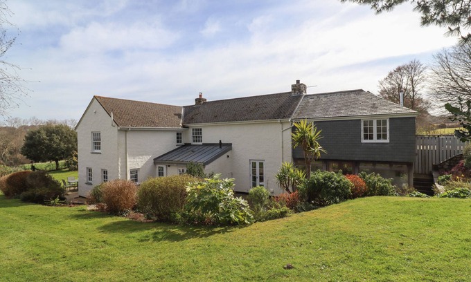 Carnon Downs Cottage | CHYGOWLIN HOUSE, pet friendly, luxury holiday cottage in Truro