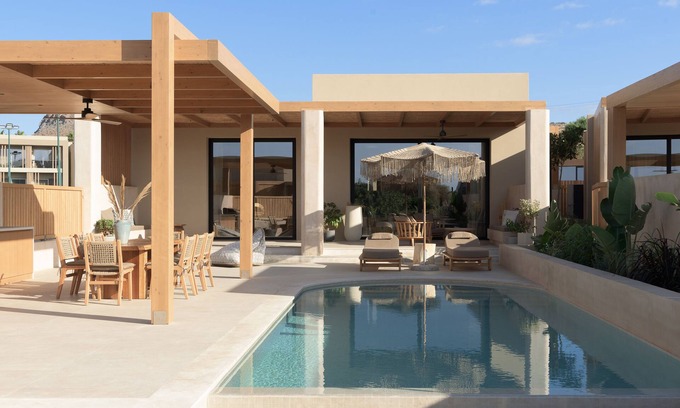Karteros Villa | Cicada Theros Suite, Elegant Beach Living