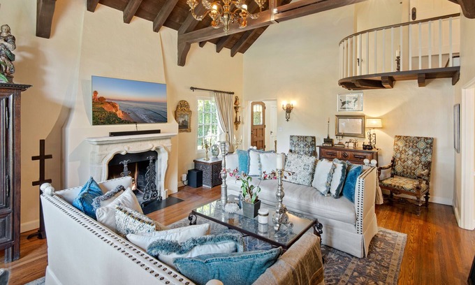 Upper East House | Ciello y Tierra - Historic Downtown Home