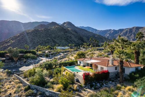 Little Tuscany House | Cielo Vista Retro Palm Springs Getaway