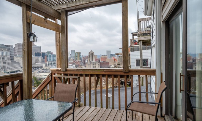 Mount Adams House | Cincinnati's Most Amazing Views of the City!
