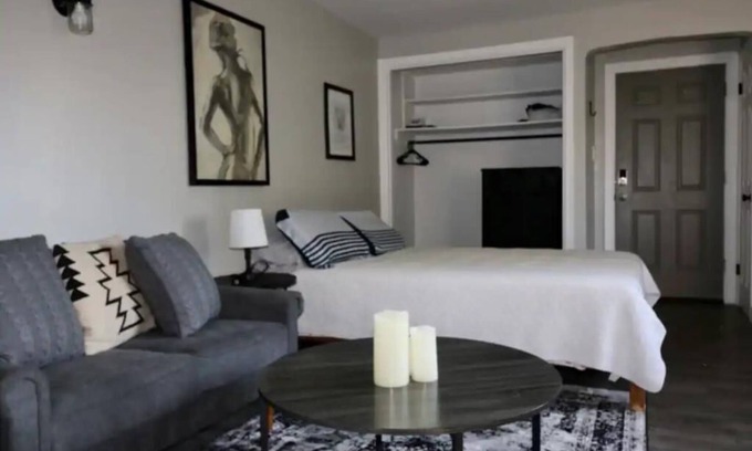 Roselawn Finance Apartment | Cincinnati Themed, Historic Big Sky Apartments!