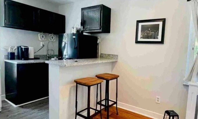 Roselawn Finance Apartment | Cincinnati Themed, Historic Big Sky Apartments!