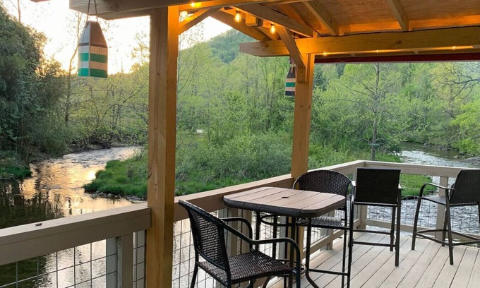 Franklin House | Cindy's Island Riverfront