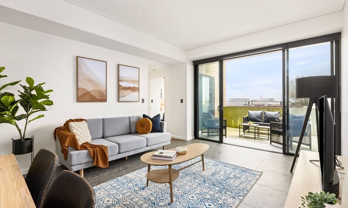 Cremorne Apartment | Cinema Suites Apartments by Urban Rest