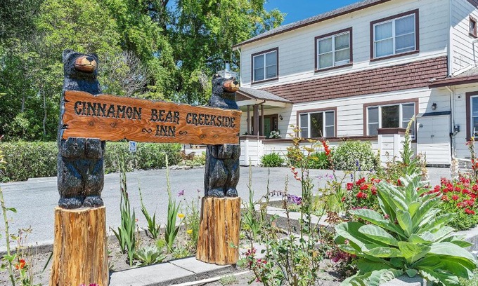 Sonoma Bed & Breakfast | Cinnamon Bear Creekside Inn