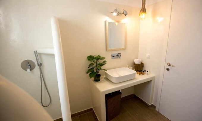 Pyrgos House | Cinnamon Suites House