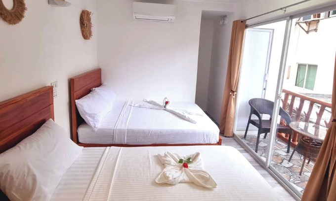 Balabag Apartment | CiNta Hotel - Triple Room with Balcony