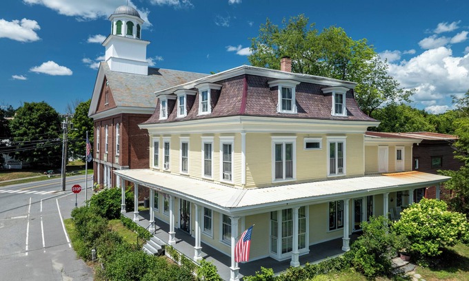 Chester Depot House | Circa 1868 Chester Home-Less than 20 MIN TO OKEMO