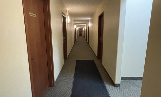 Weyburn Hotel | Circle 6 Motel