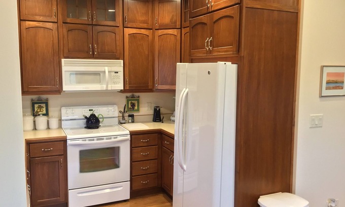 Stamping Ground Apartment | Circle F Acres: Comfortable, Rural Setting, ARK, Distilleries, Pet friendly