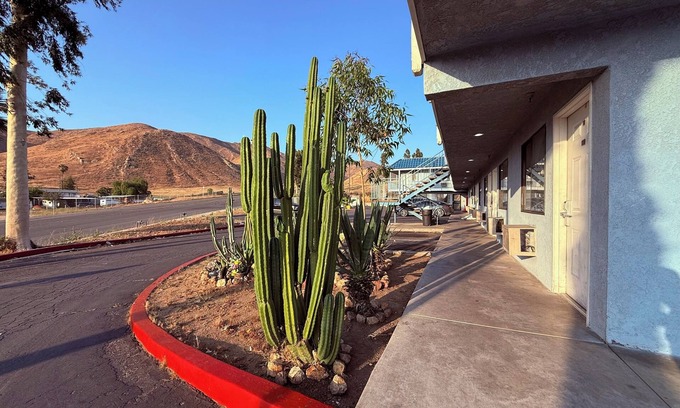 Glen Avon Hotel | Circle Inn Hotel Jurupa Valley Riverside
