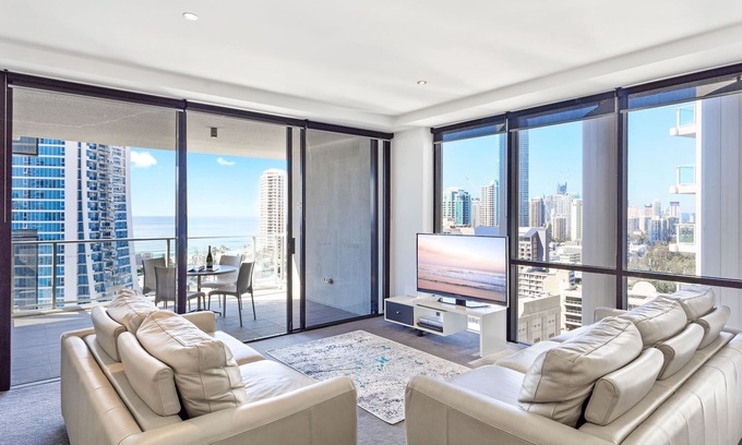 Surfers Paradise Apartment | Circle on Cavill Ocean View