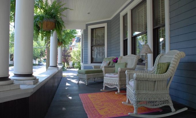 Saratoga Springs Bed & Breakfast | Circular Manor Bed and Breakfast