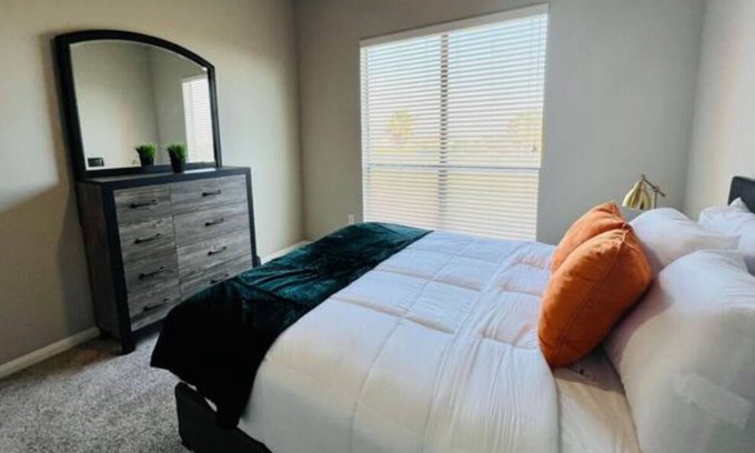 Pearland Apartment | Citrus ~ Cheerful 1 Bedroom w/Nature View & Shopping Nearby