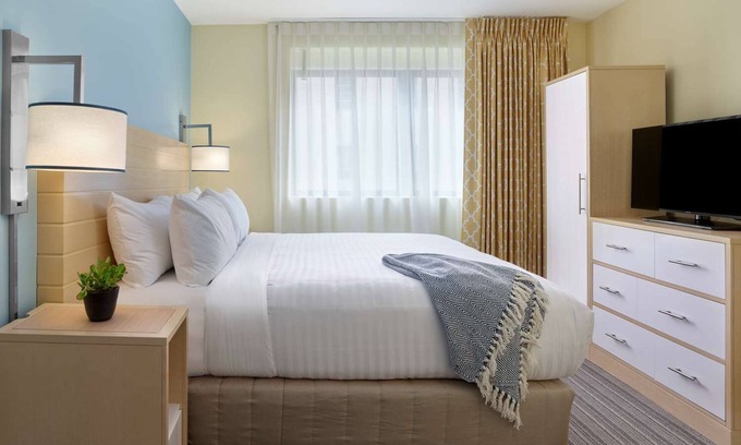 Central Business District Apartment | City Break! 3 Spacious Units with Perfect Central Locale near Canal Street