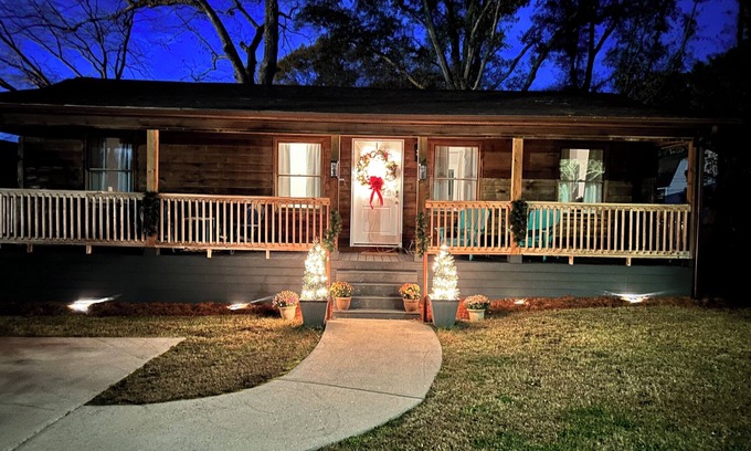 Lincolnton House | City cabin, 2-bedroom house with 2 full beds, custom shower, in Lincolnton.