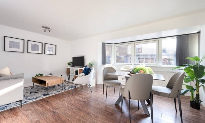 Cambridge City Centre Apartment | City Center,2 Bedroom Apartment with Parking