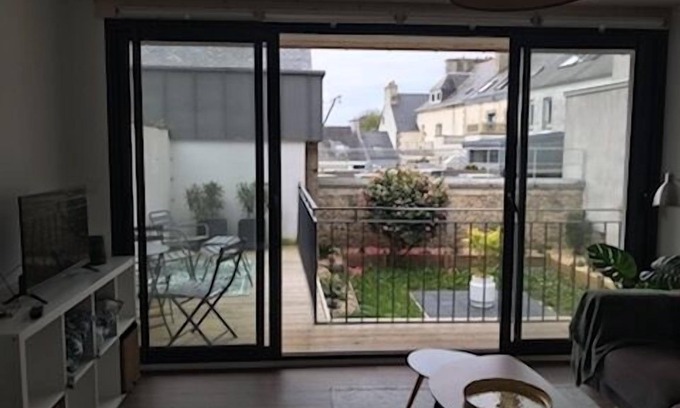 Saint-Pol-de-Leon Apartment | City center apartment with terrace at the foot of the cathedral.