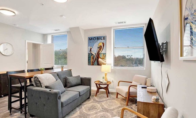 Central Business District Apartment | City Center Apartment - Free Parking & Great Views!