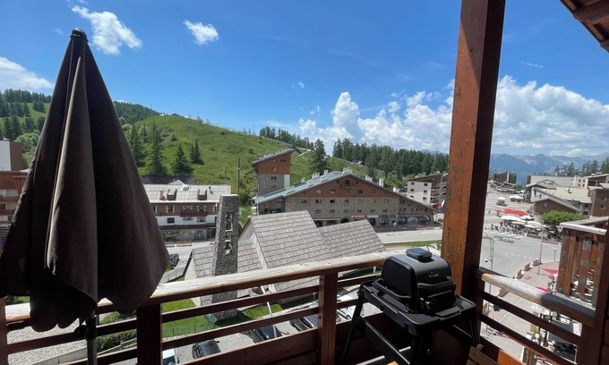 Peone Apartment | City center apartment with pool