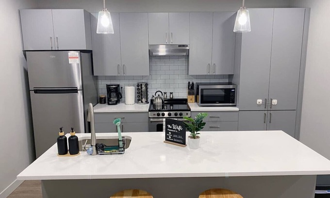 Rio Grande Apartment | City Center Apt | 1 Mile Delta + Salt Palace| Gym