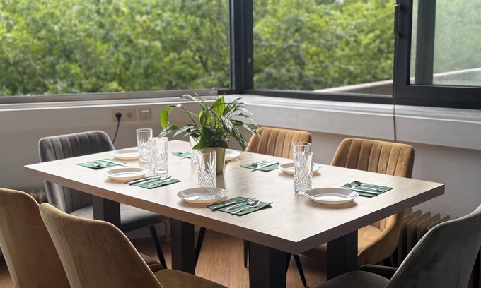 Suelz Apartment | City Center Retreat/1 min Train Station