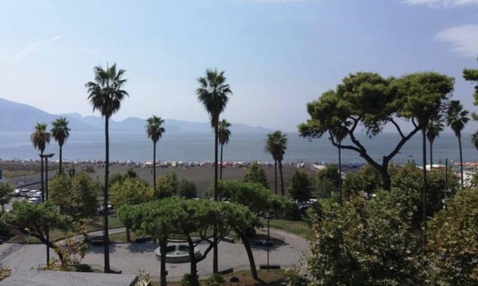 Torre Annunziata House | City center sea view