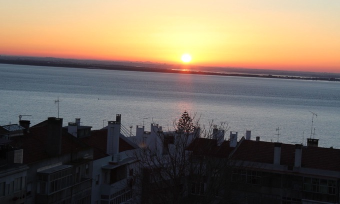 Santa Engracia Apartment | City Center With Amazing River Views. Close To The Major Areas But Very Quiet.