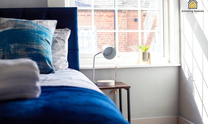 Warrington Apartment | City Centre 2 Bed Flat Sleeps 3 for Work and Leisure with Private Parking & Wifi