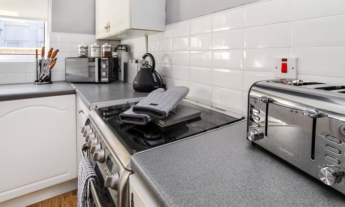 Warrington Other | City Centre 3 Bed House for Large Groups and Contractors