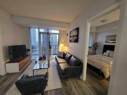 Downtown Mississauga Apartment | City Centre Lodge (Downtown)