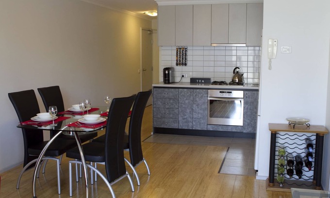 Melbourne Central Business District Apartment | City Edge Apartment, Spacious Terrace