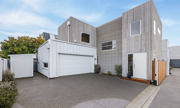 Edgeware House | City Escape – Christchurch Central Apartment