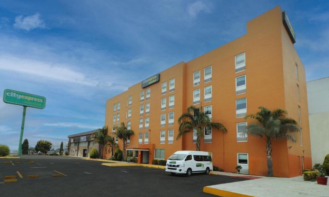 Toluca Hotel | City Express Junior by Marriott Toluca Aeropuerto