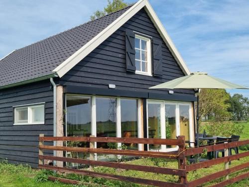 Amsterdam North House | City Farmers Lodge, a Guesthouse with a skyline view in Rural Amsterdam