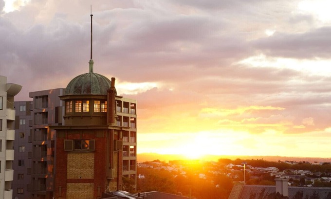 Newton Apartment | City Fringe Apt w Sunset Views Minutes To Hospital