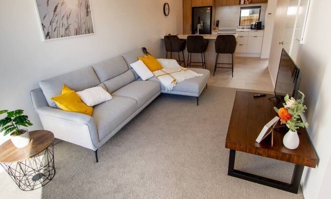 Somerfield House | City Fringe near Barrington Mall 2 Bed w/Carpark