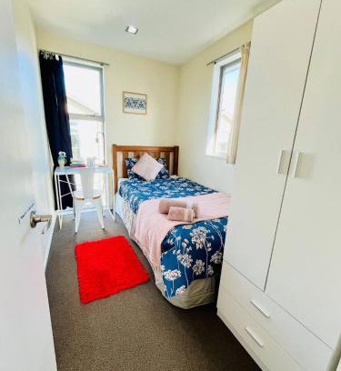 Phillipstown House | City Fringe Private Room - Your Urban Escape!