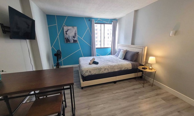 Downtown Calgary Apartment | City Haven: Cozy Comfort in Calgary