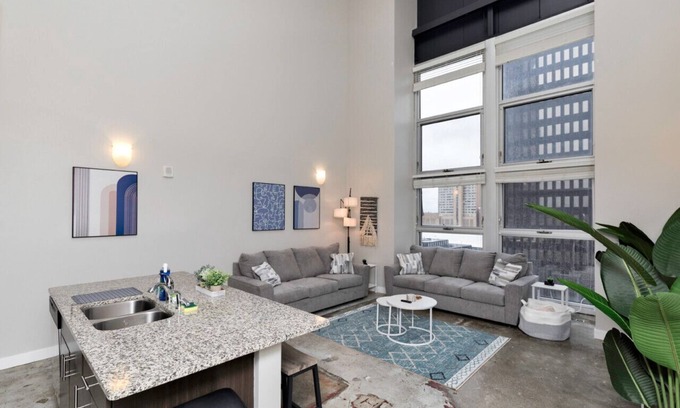 Downtown Des Moines Apartment | City Haven: Modern Loft 2bd/2bth Downtown DSM